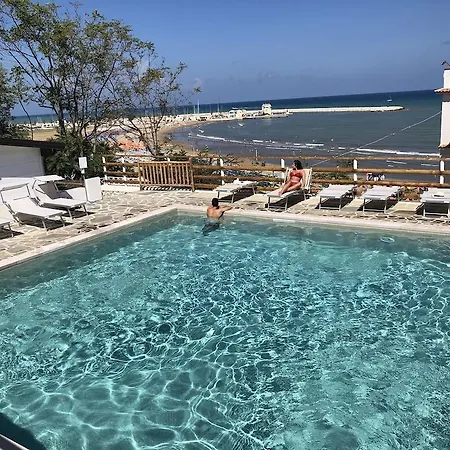 Riviera Ξενοδοχείο 3*