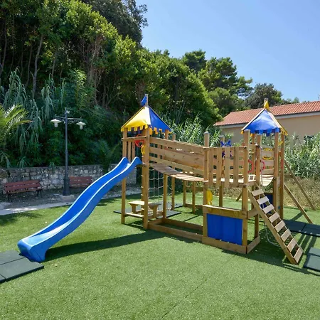 Riviera Ξενοδοχείο 3*